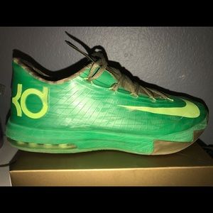 Slightly used Kenven Durant shoes